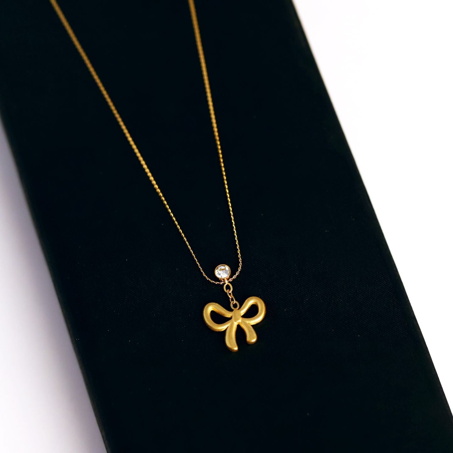 Bow-shaped crystal necklace chain