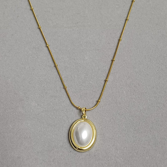 Classic Oval Pearl Pendant Necklace