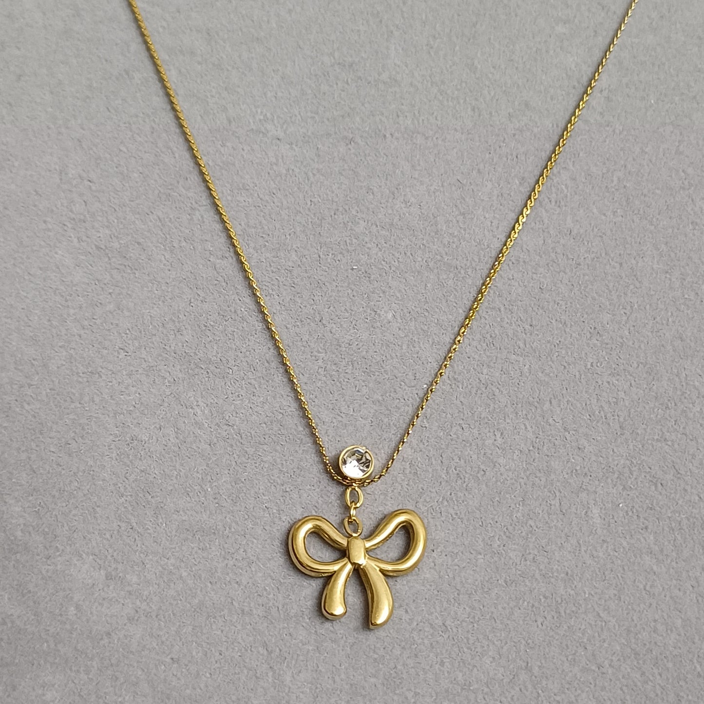 Bow-shaped crystal necklace chain