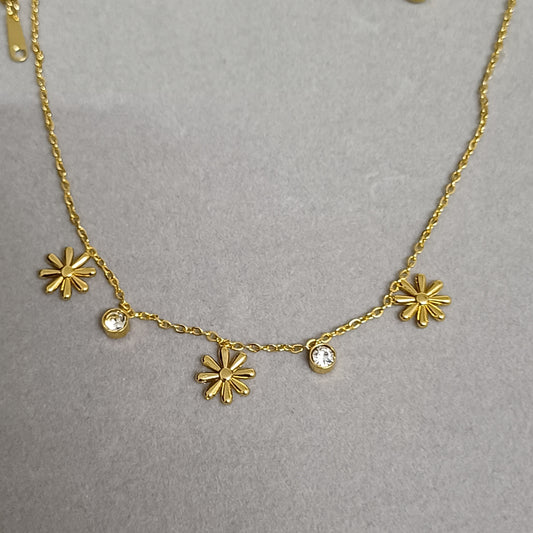 Daisy Charm Necklace