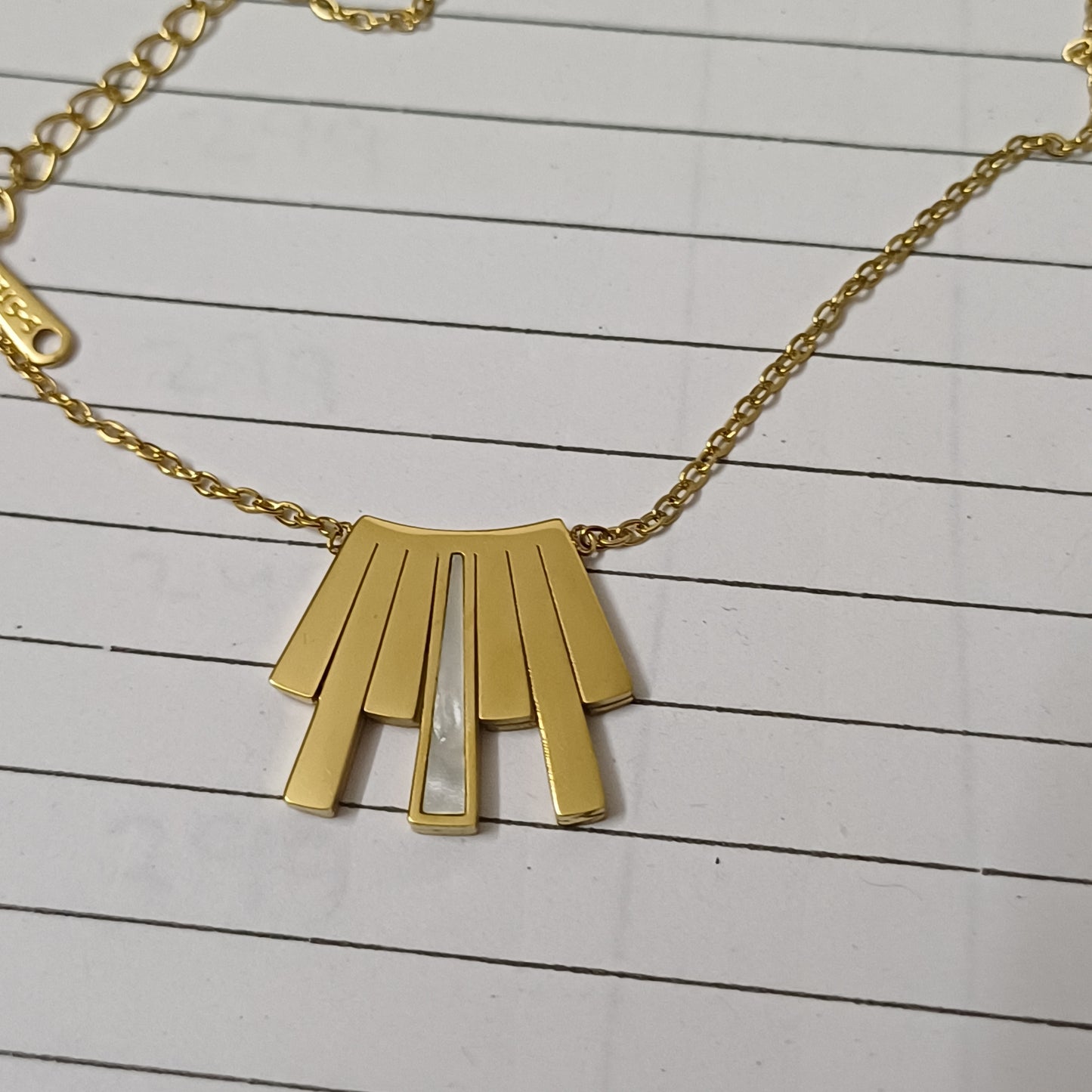 Golden Fan Design Necklace